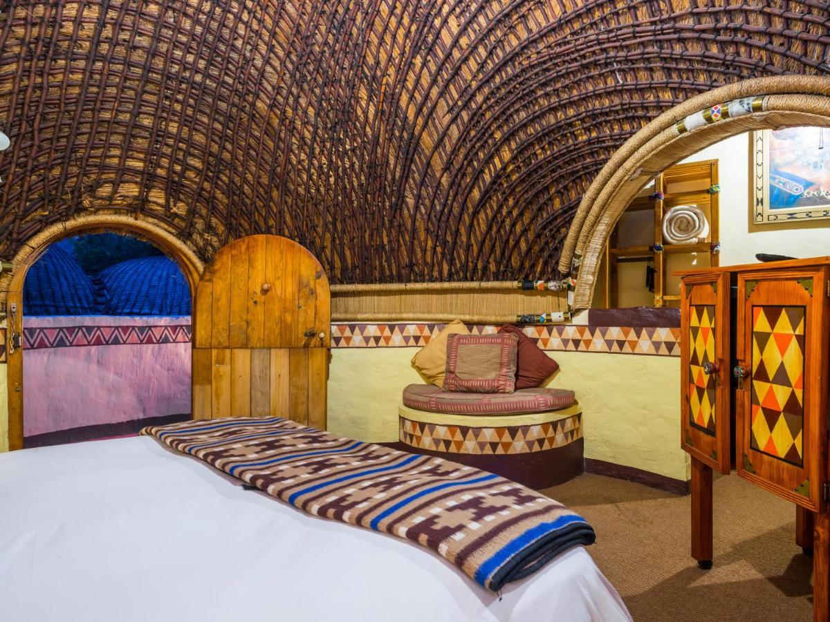 Aha Lesedi African Lodge & Cultural Village Broederstroom Exterior foto