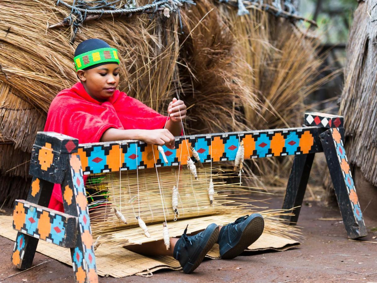 Aha Lesedi African Lodge & Cultural Village Broederstroom Exterior foto